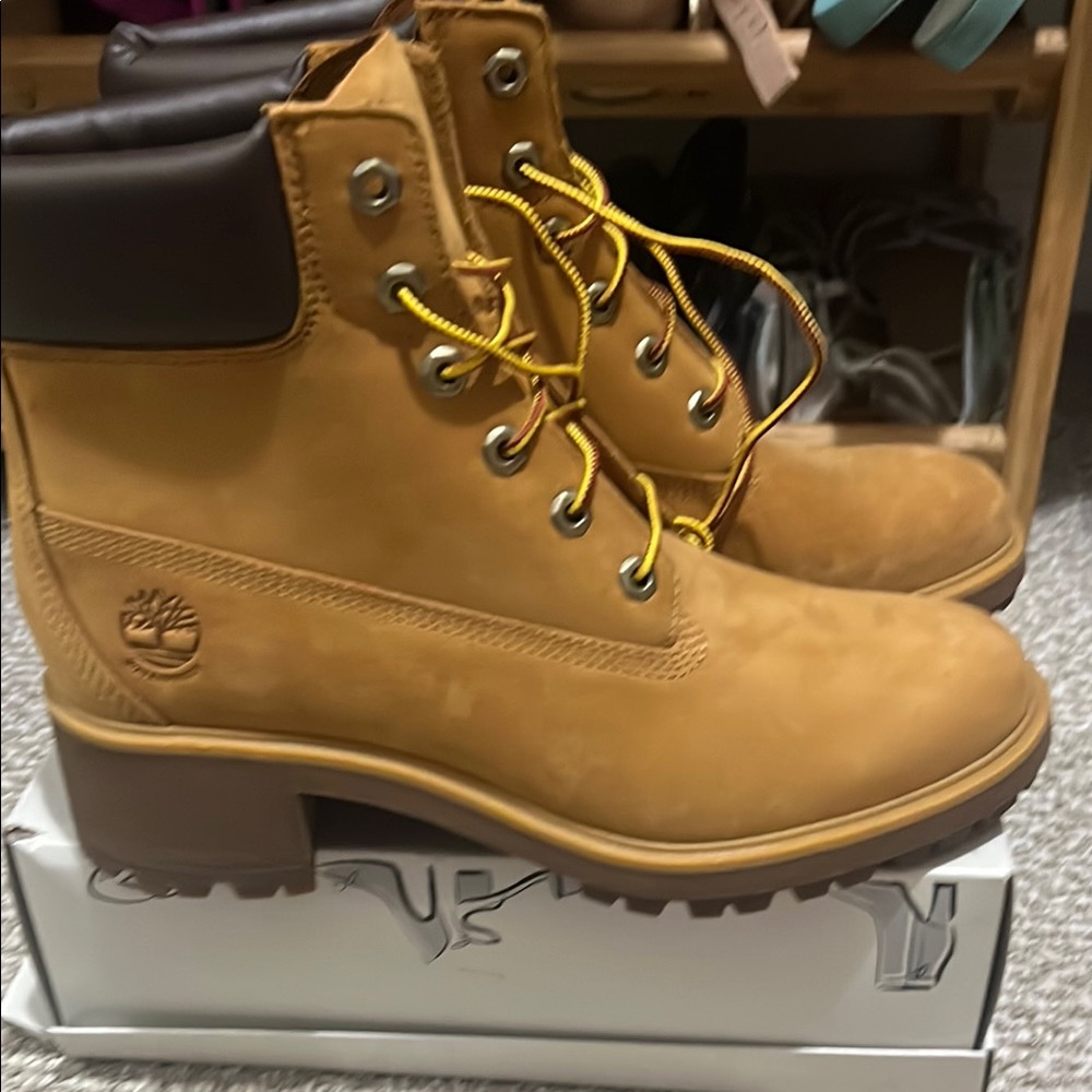 Timberland new and never worn caramel suede boots size 11